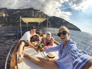 amalfi coast italy .
