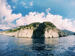amalfi coast italy .