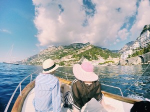 amalfi coast italy .