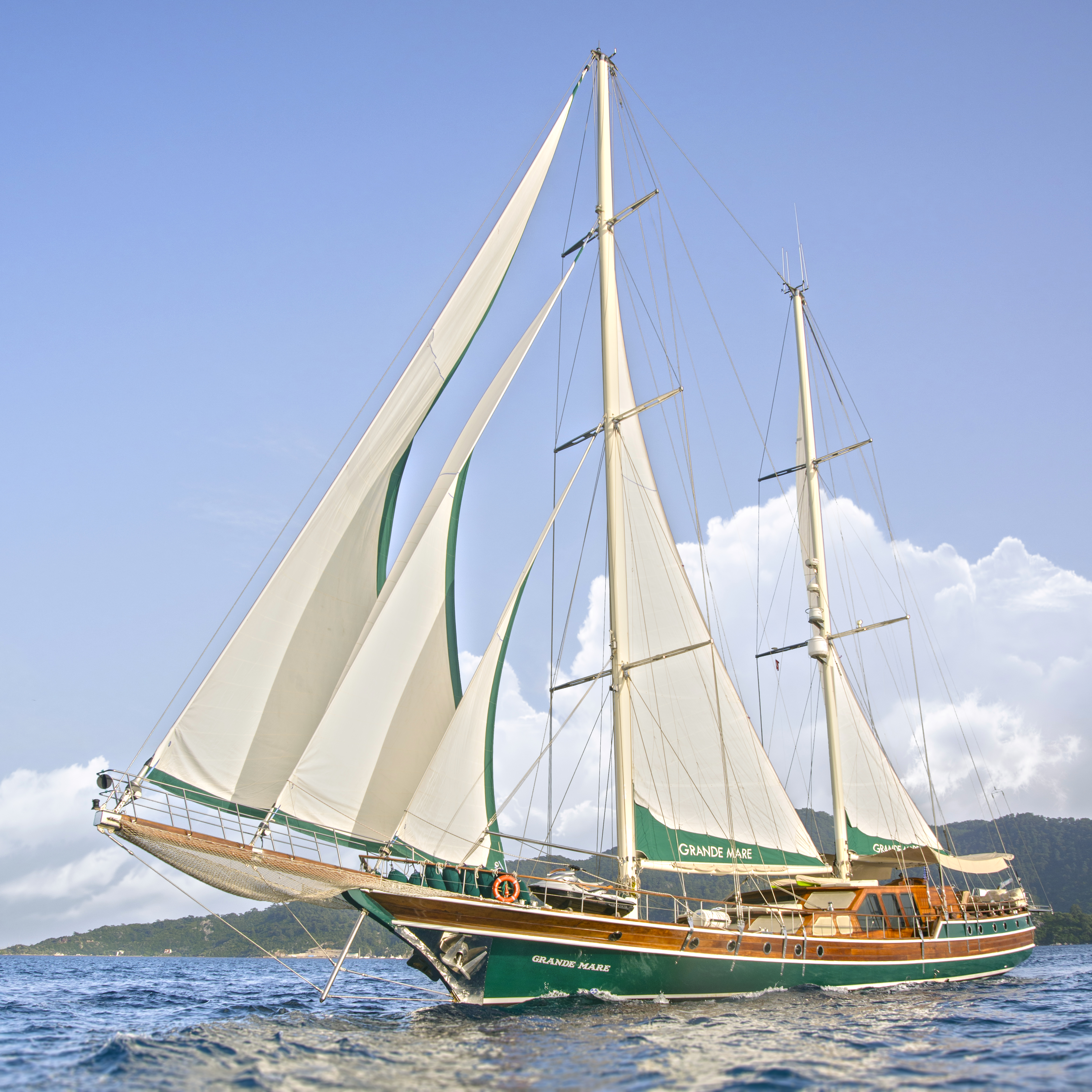 HELM-YACHTS
