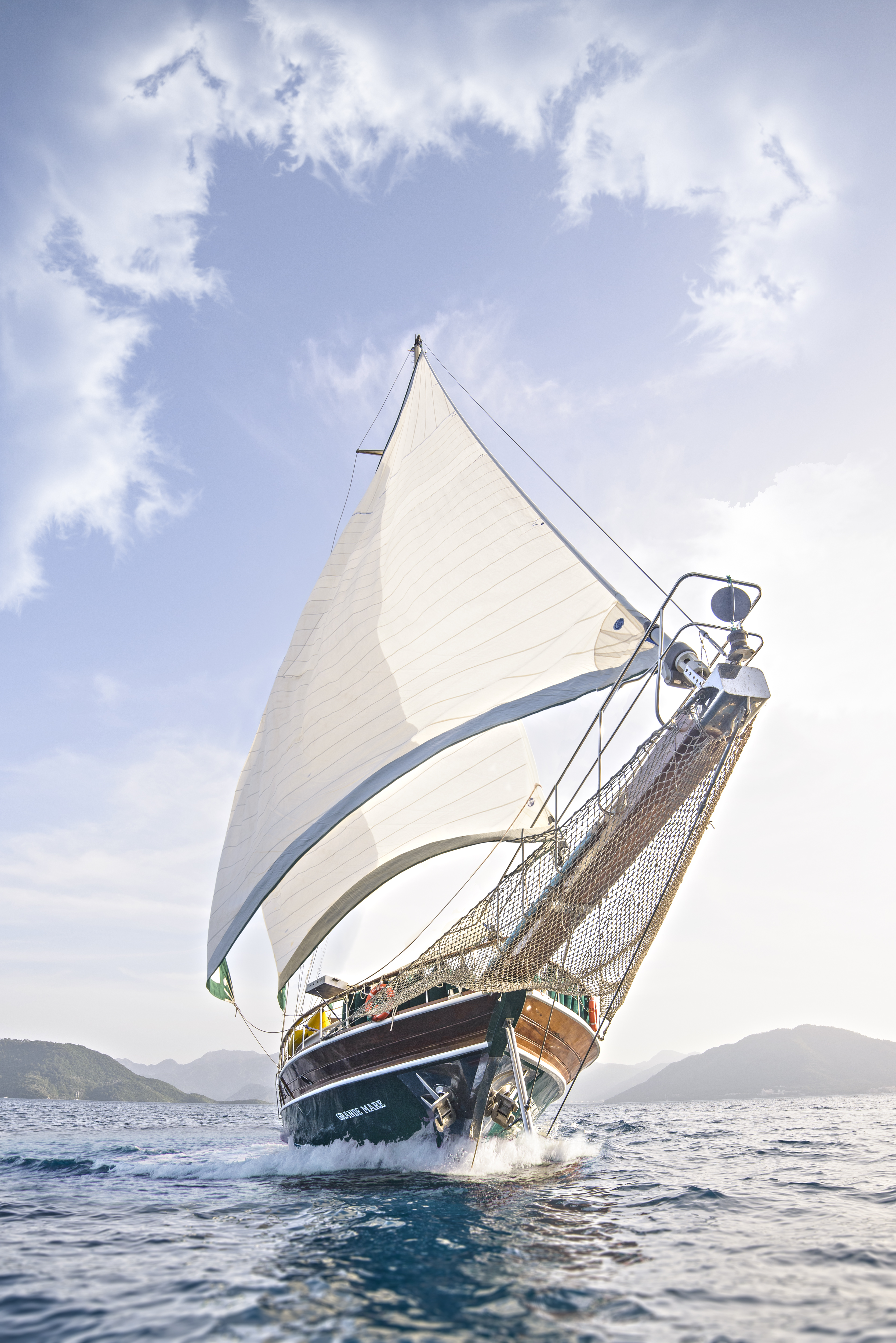 HELM-YACHTS