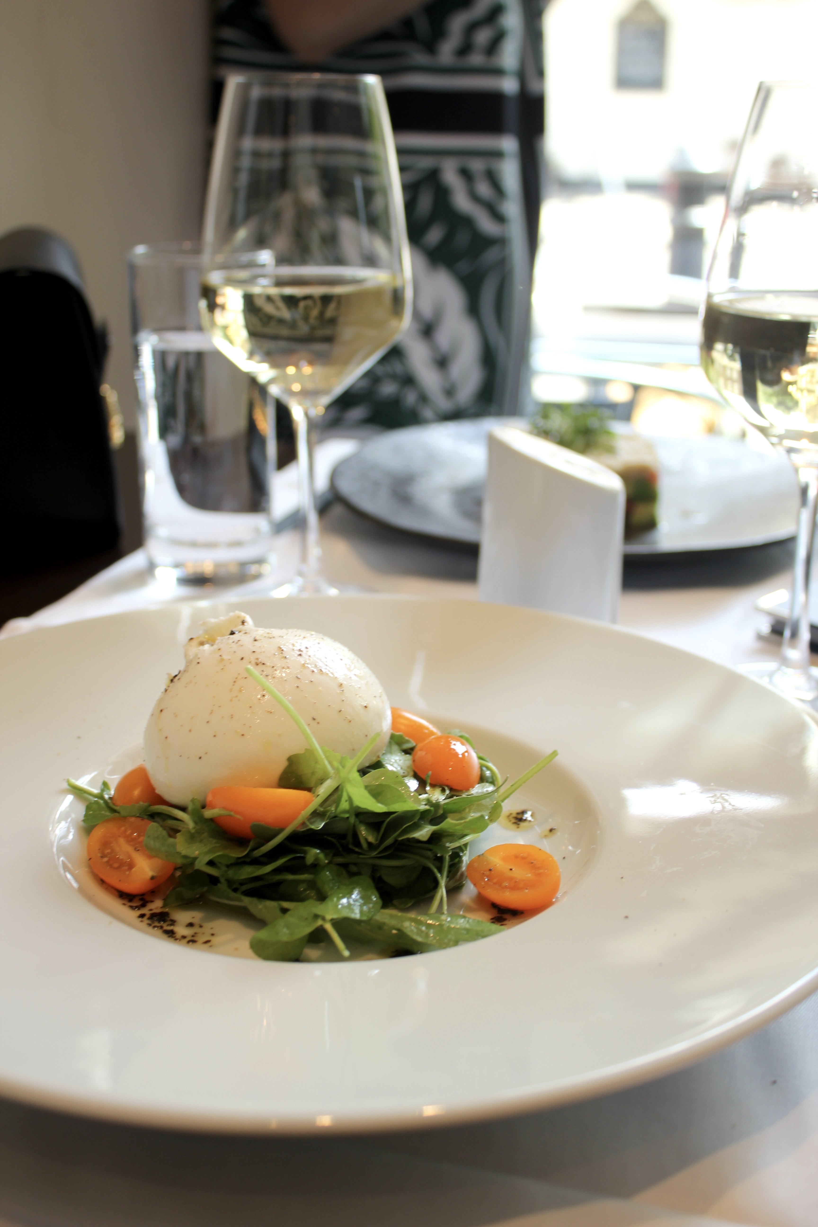 LONDON-CONNAUGHT-VILLAGE