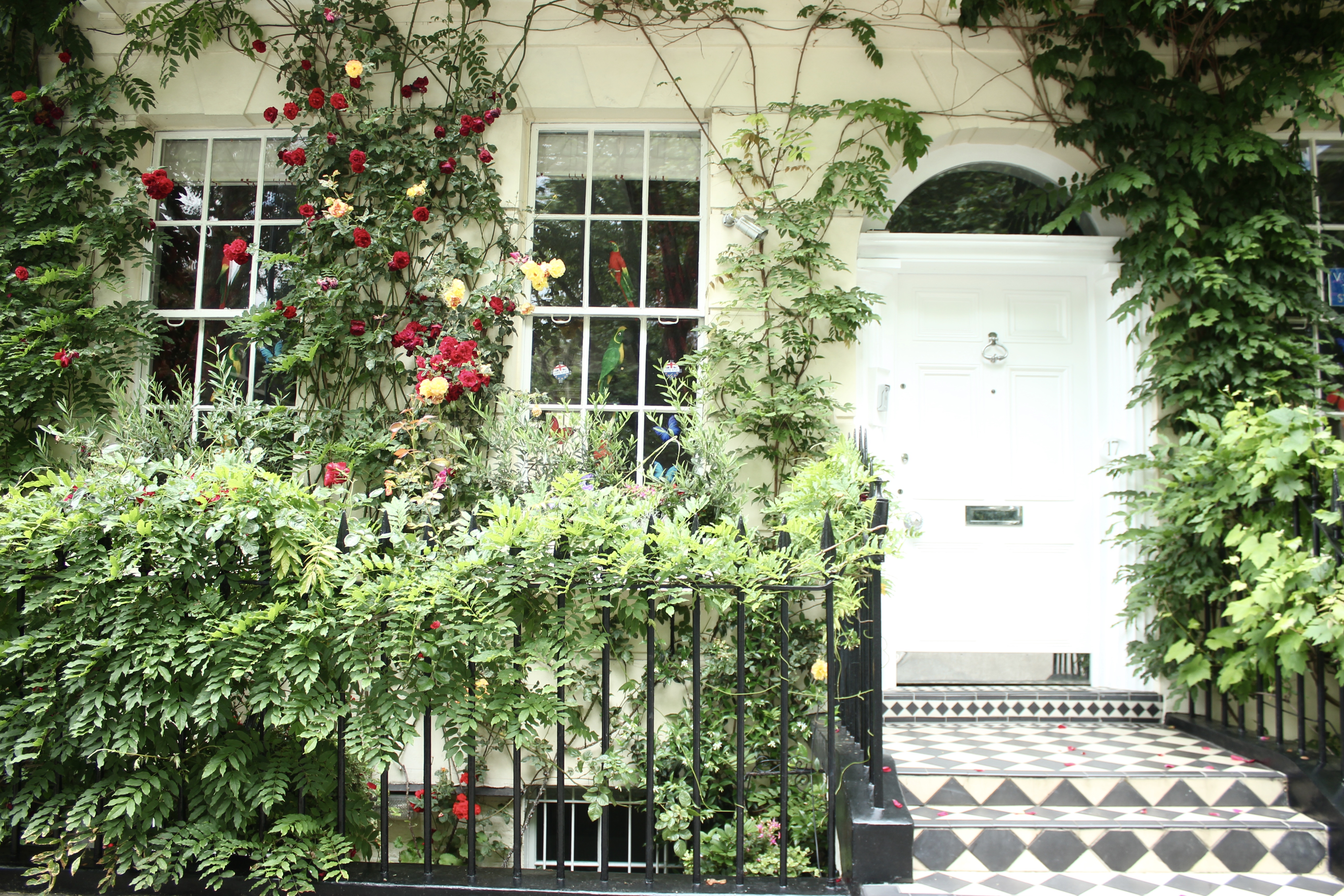 LONDON-CONNAUGHT-VILLAGE