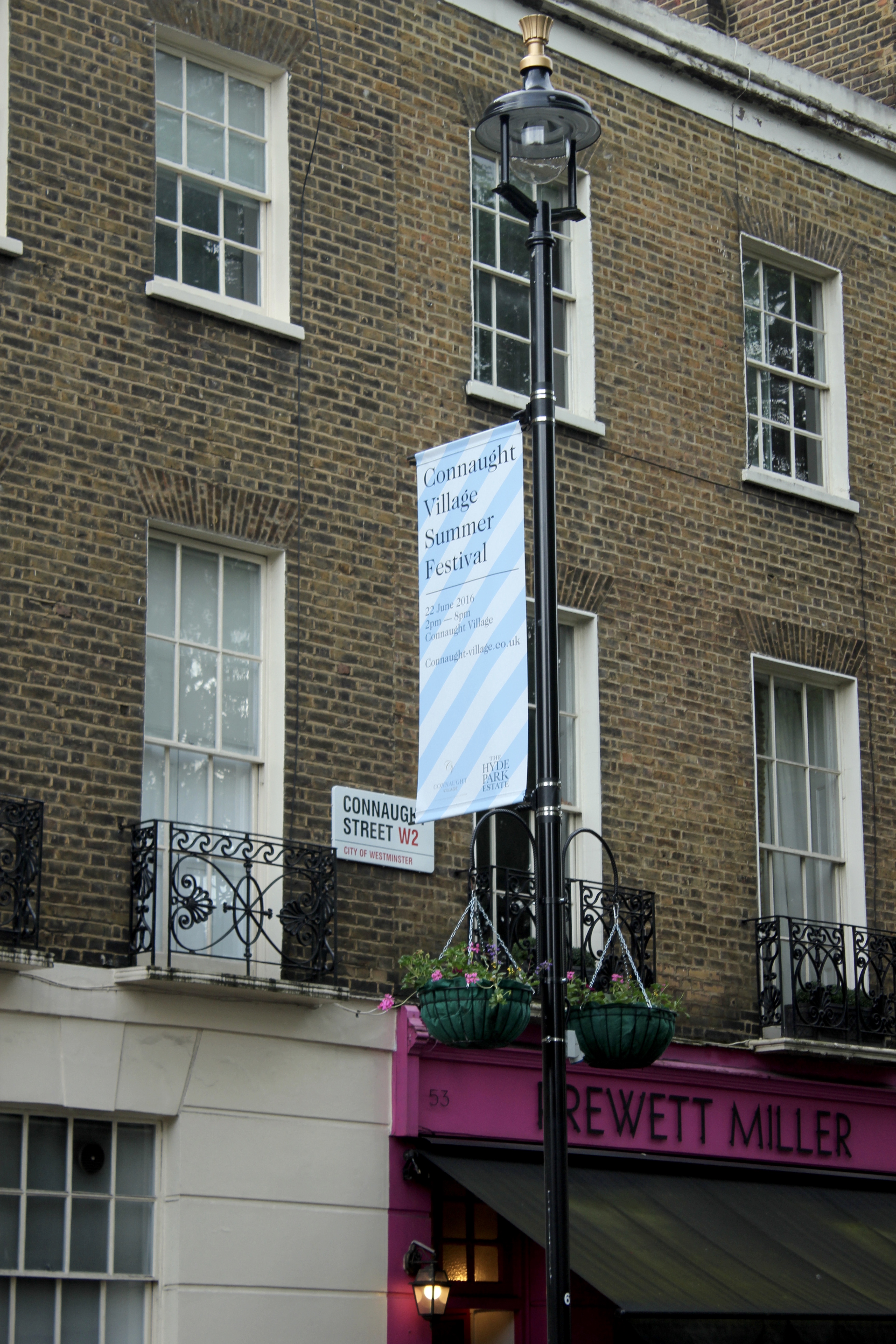 LONDON-CONNAUGHT-VILLAGE