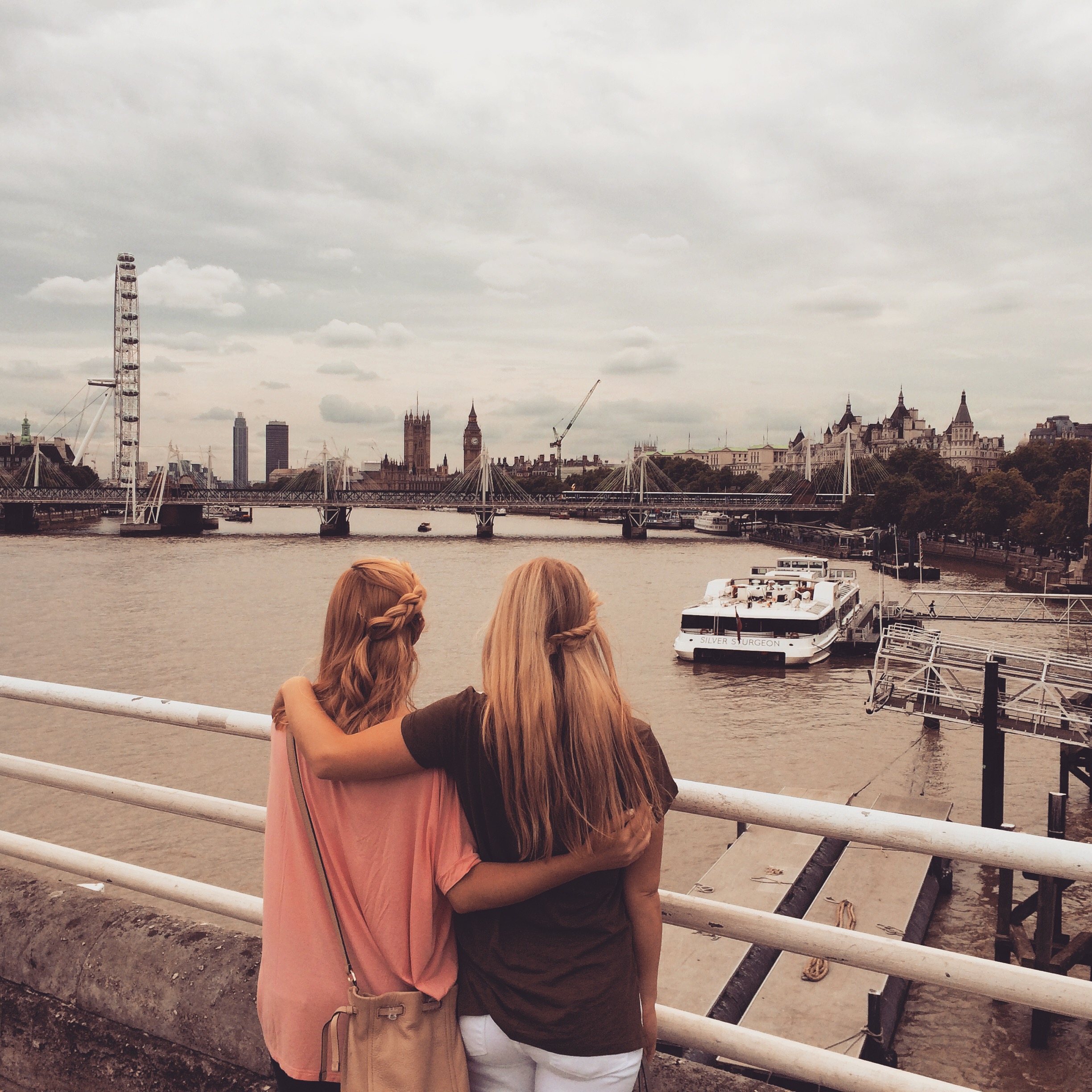 LONDON-SISTERS