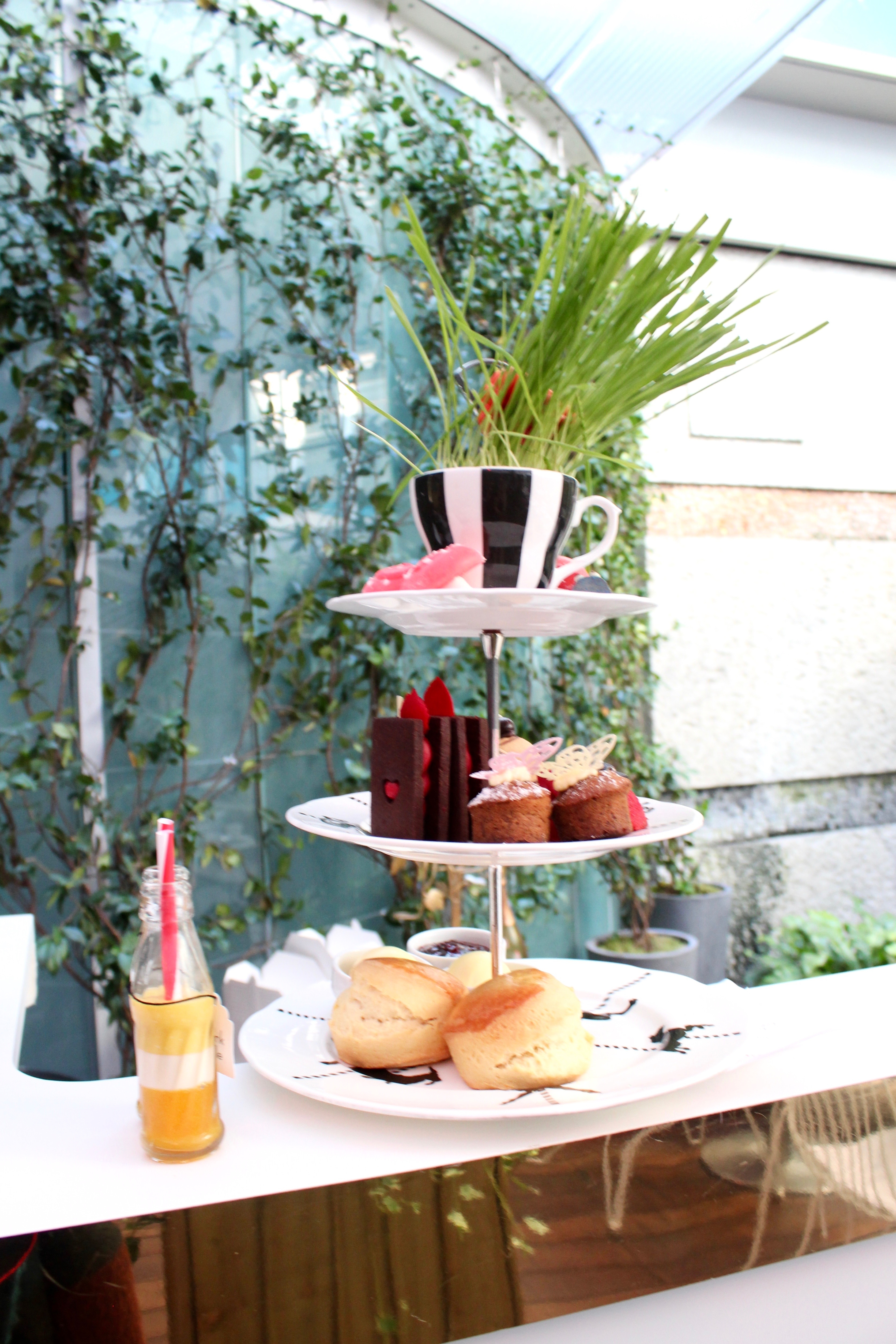 Sanderson Mad Hatter's Tipsy Tea