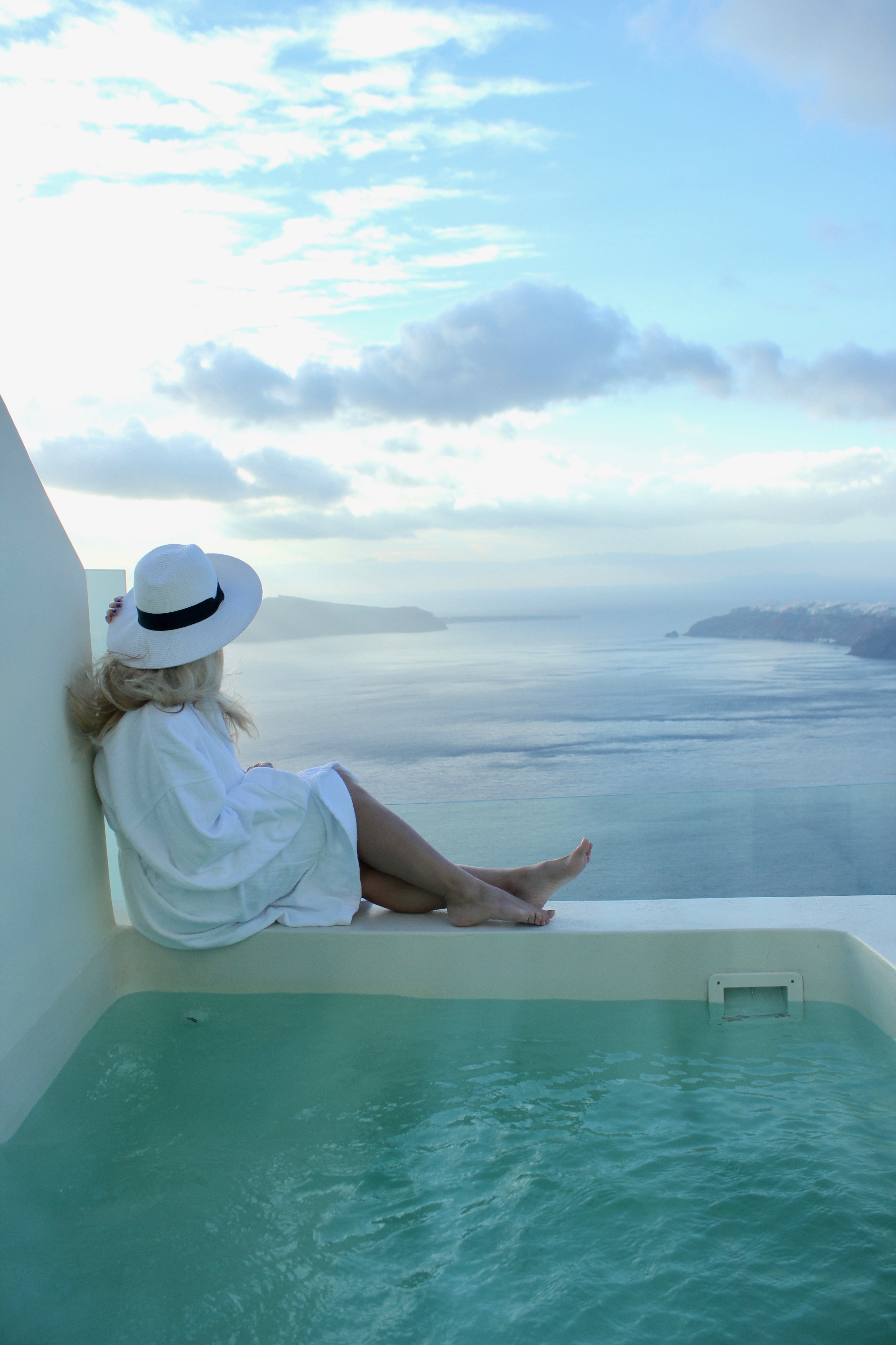 Suite Life Santorini : West East Suites