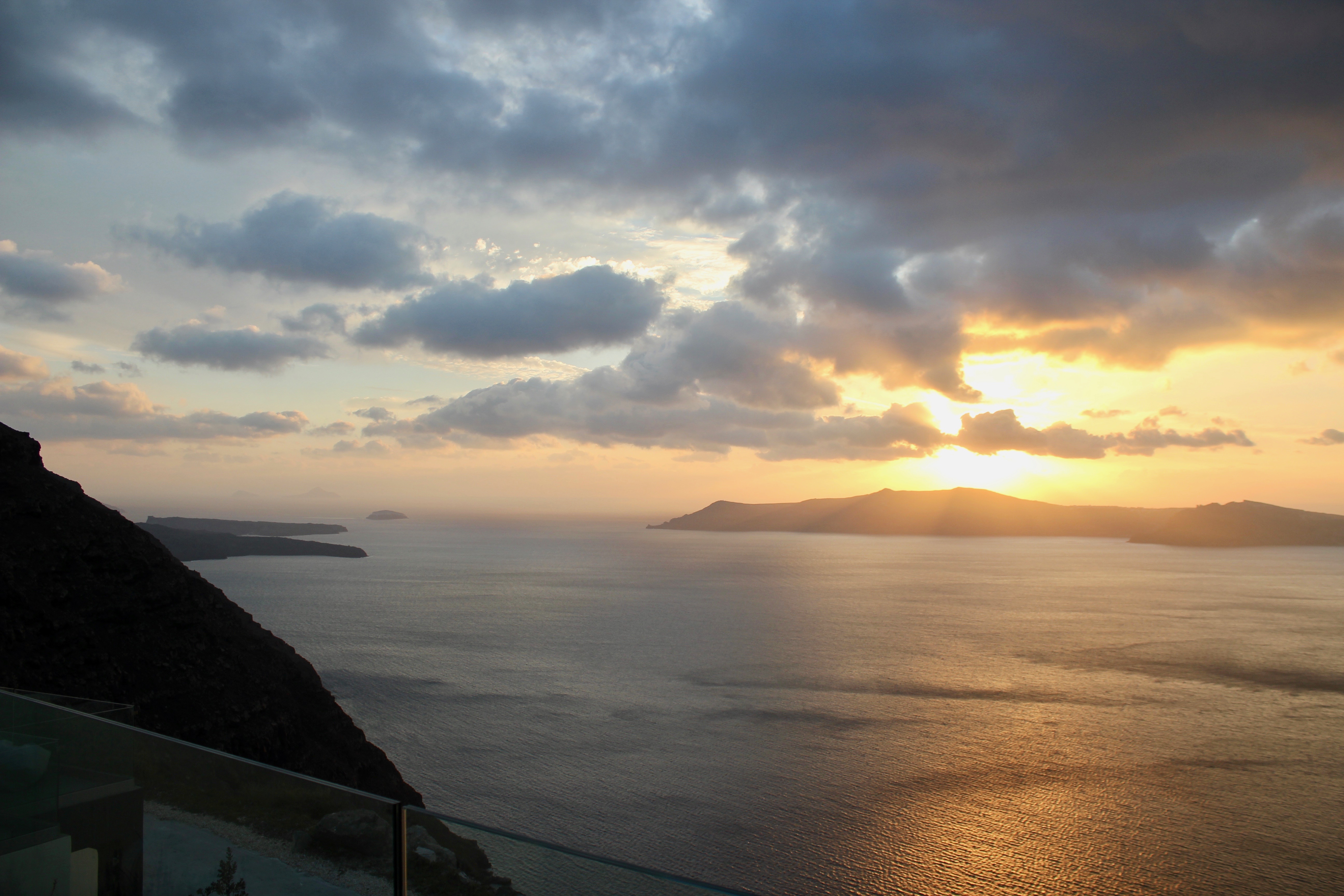 SANTORINI | the belle abroad