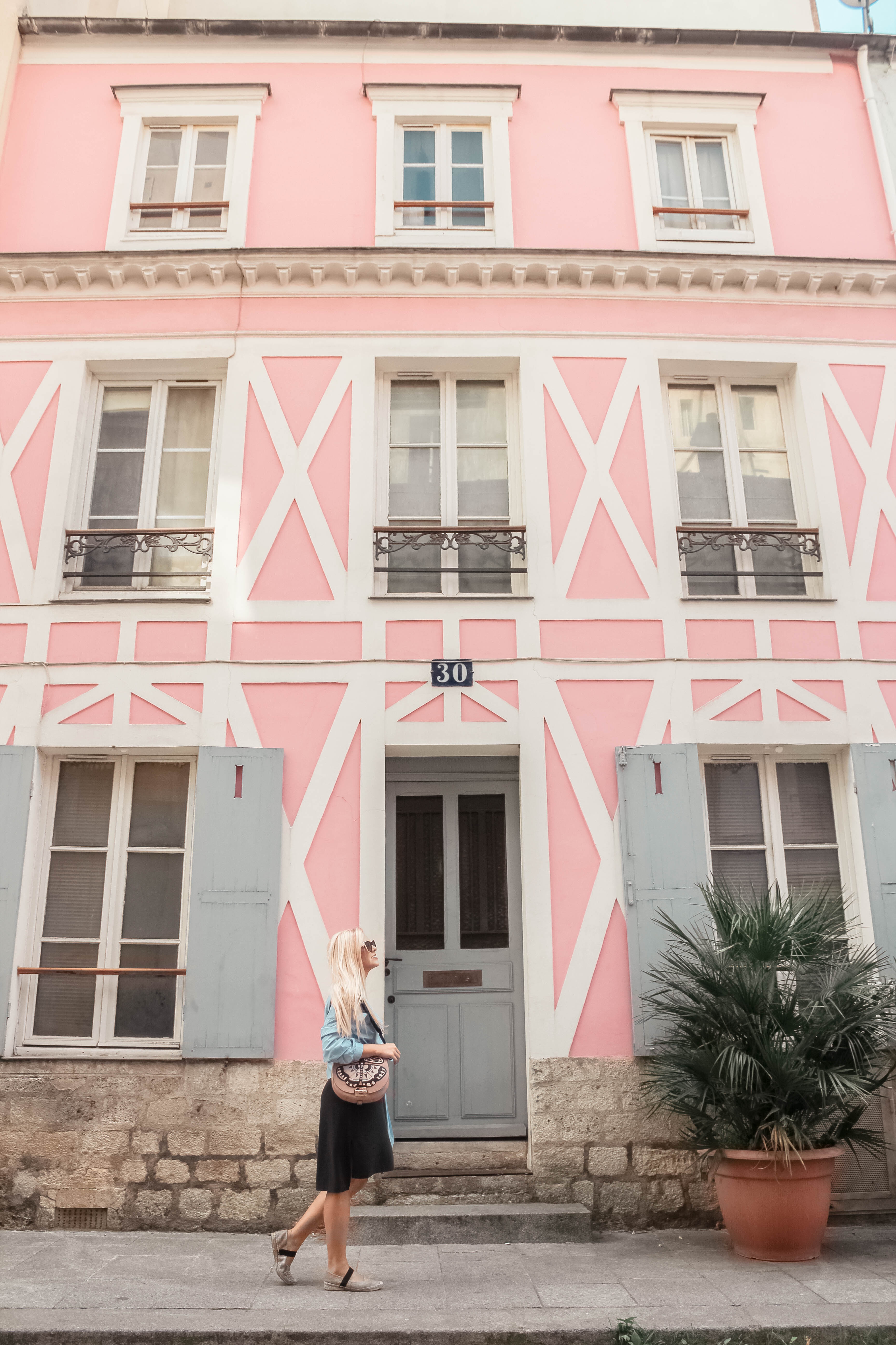 RAINBOW ROW PARIS : RUE CREMIEUX | the belle abroad