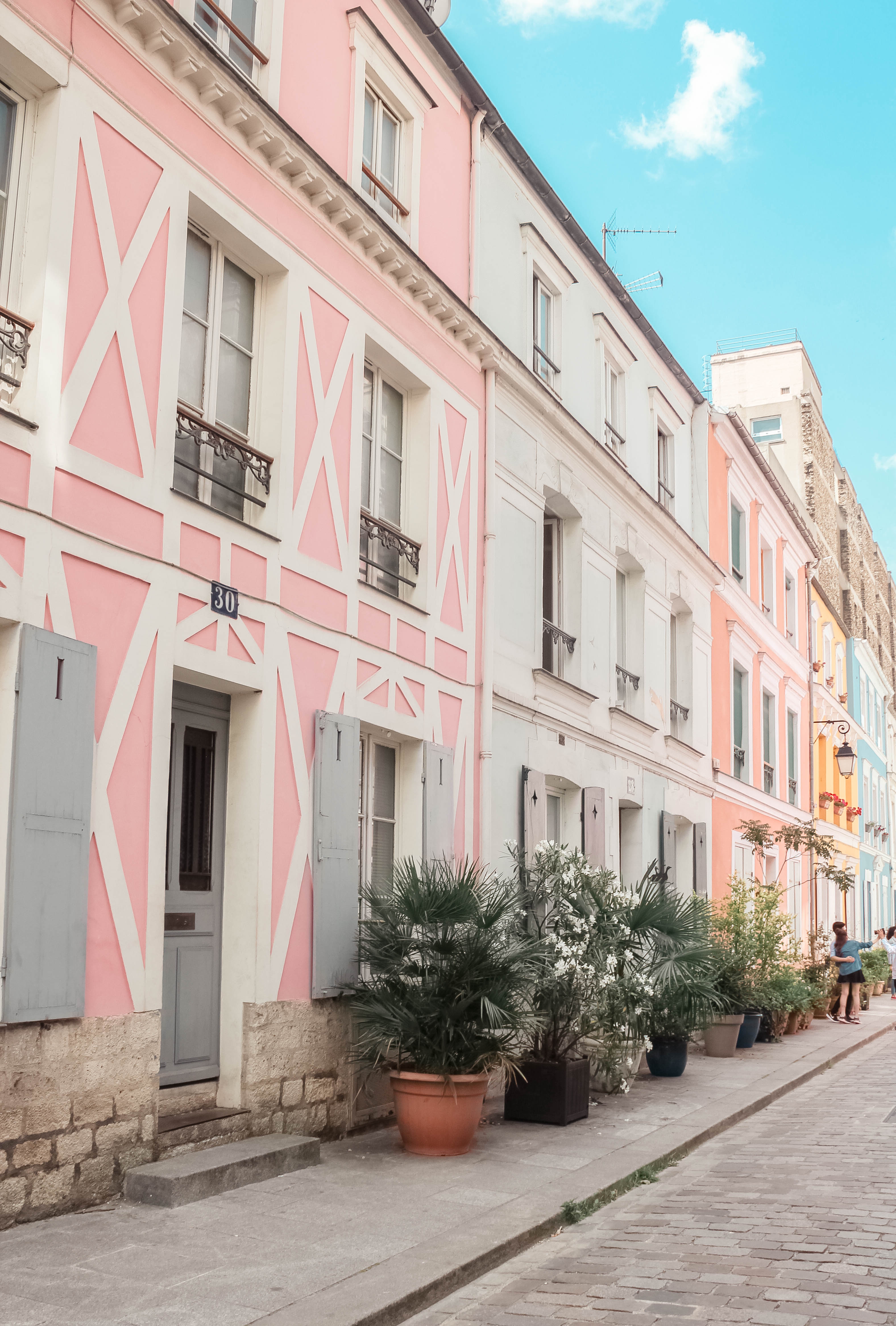 RAINBOW ROW PARIS : RUE CREMIEUX | the belle abroad