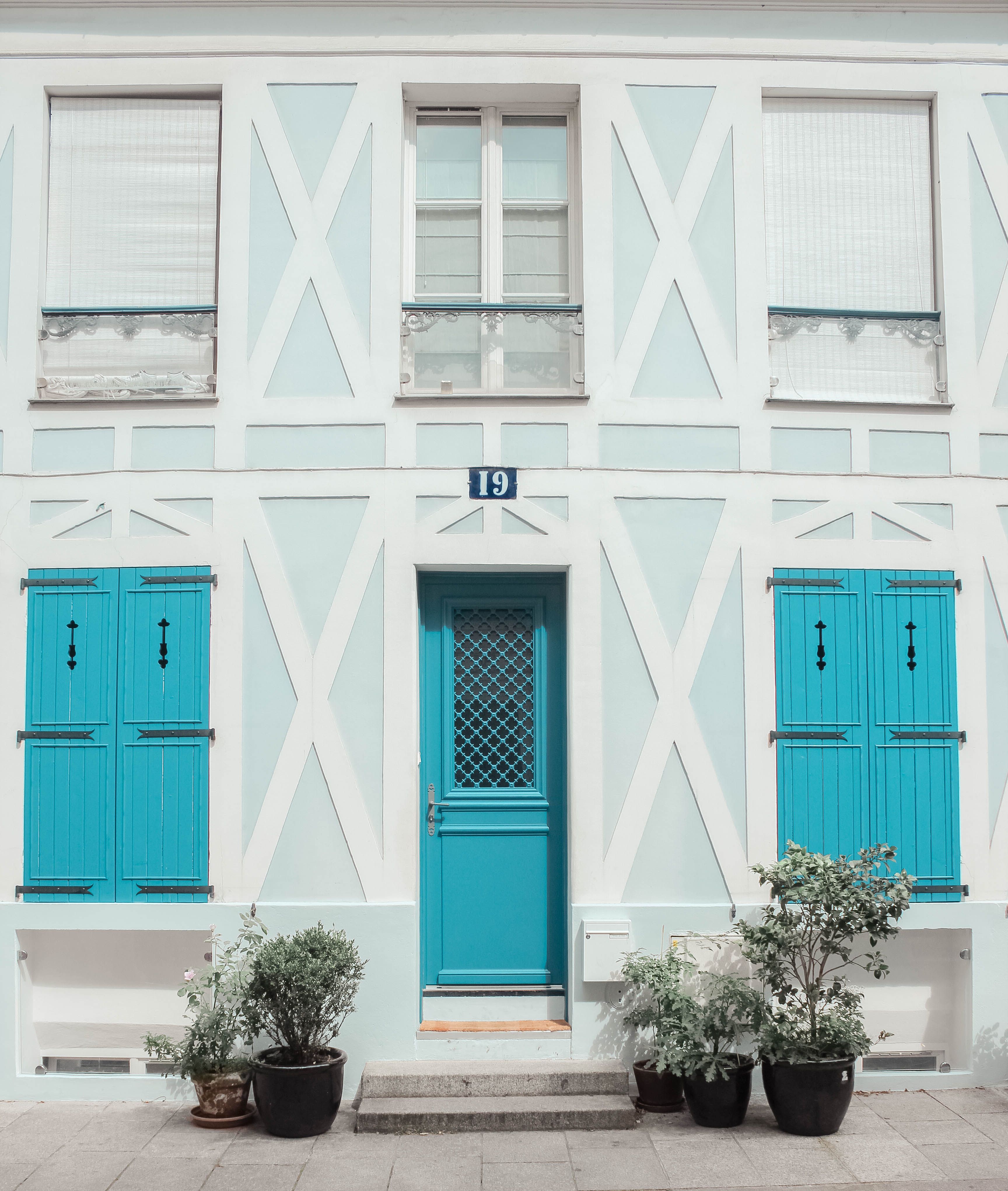 RAINBOW ROW PARIS : RUE CREMIEUX | the belle abroad