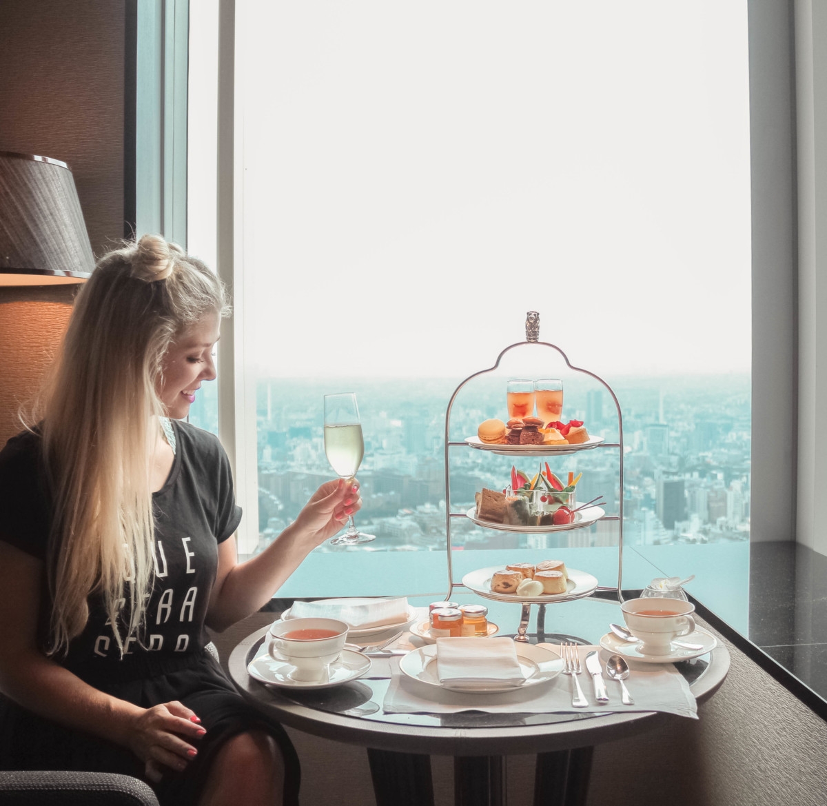 SLEEPING ABOVE TOKYO : A STAY AT THE RITZ CARLTON | the belle abroad