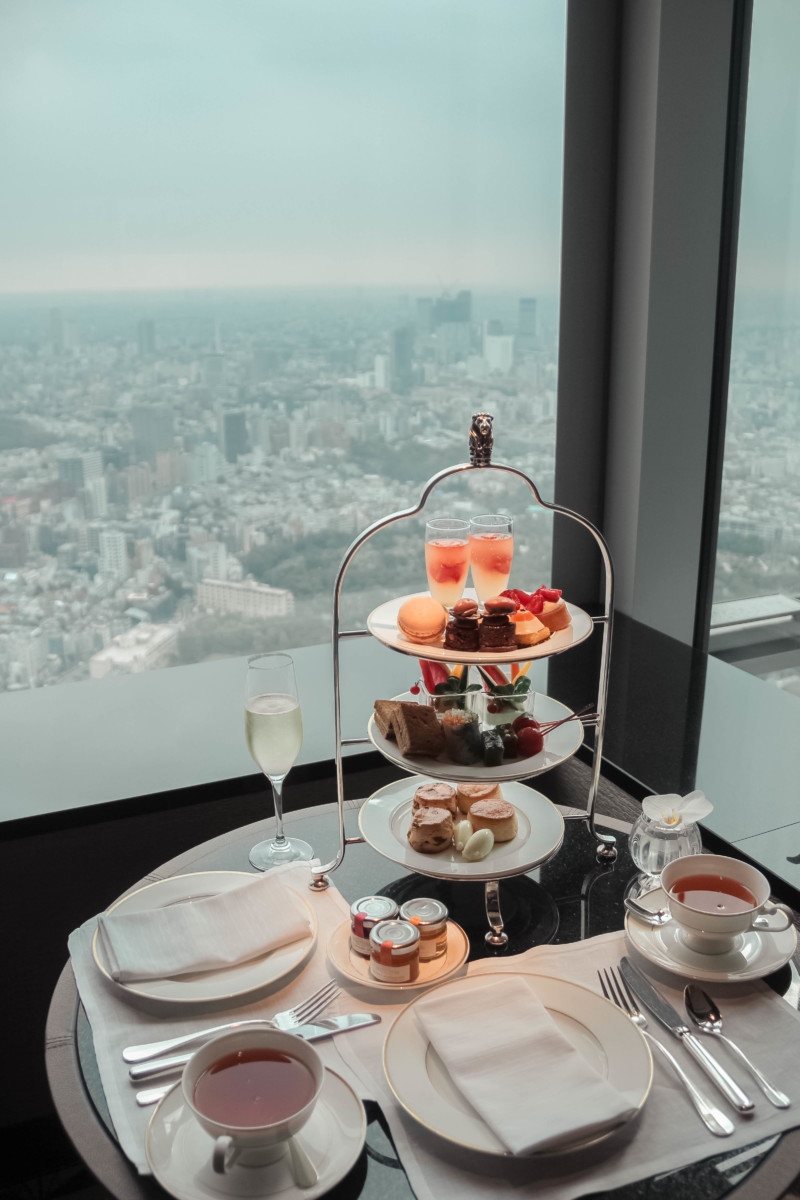 SLEEPING ABOVE TOKYO : A STAY AT THE RITZ CARLTON | the belle abroad
